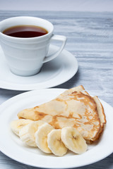 Crepes with banana and tea.