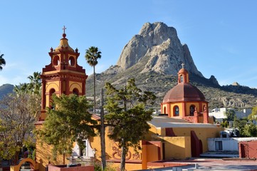 PEÑA DE BERNAL © Richard