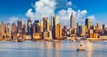Manhattan skyline at cummer sunny day, New York