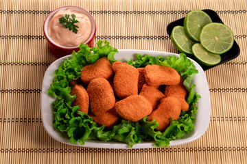 Breaded chicken with rose and lemon sauce