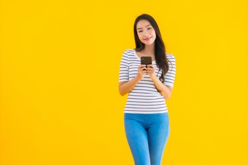 Obraz premium Portrait beautiful young asian woman smile happy use smart mobile phone