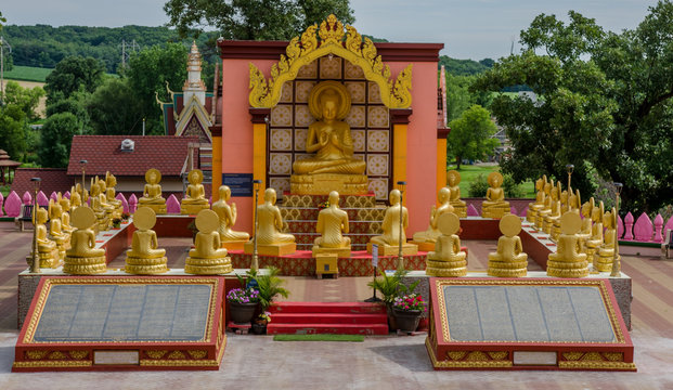 Mass meditation of Buddha monks 