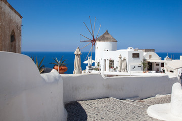 Fototapeta na wymiar traditional white architecture over the Caldera, Aegean sea. Scenic travel background, Santorini