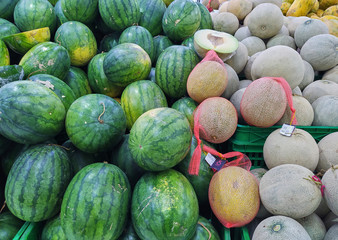 Fototapeta na wymiar Fresh melon and watermelon at storefront of supermarket