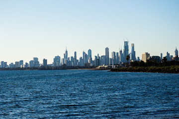 Fototapeta premium Beautiful ocean with melbourne city at the background