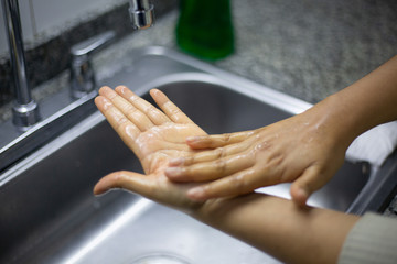 Fototapeta na wymiar Hand washing lavado de manos