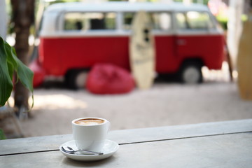 Coffee shops open to welcome tourists during the trip to the beach for children to relax.