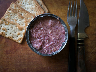 can of crumbled tuna with water biscuits