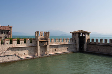 Naklejka premium Scaliger Castle fortification walls, Sirmione, Lombardy, Italy.