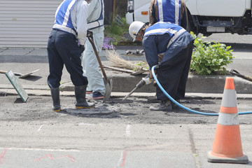 道路のアスファルトの切破