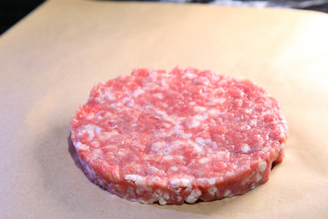 Raw cutlet for a juicy burger.