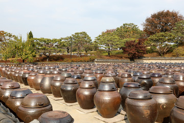 Obraz premium Korean traditional clay pot and stone wall
