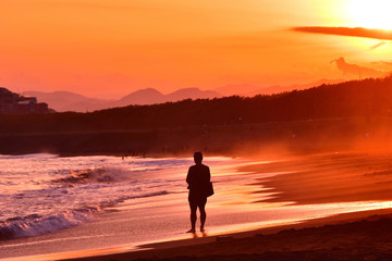 夕暮れのカメラマン（シルエット）