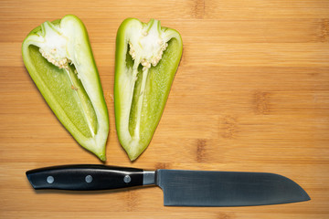 green papper and knife
