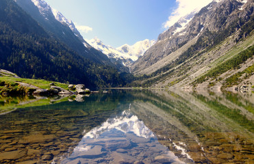 Le lac et le refuge de Gaube Cauterets Hautes-Pyrénées
