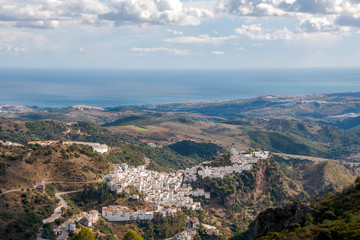 Fototapeta na wymiar bonito pueblo blanco de la provincia de Málaga, Casares