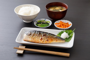 鯖の塩焼き
