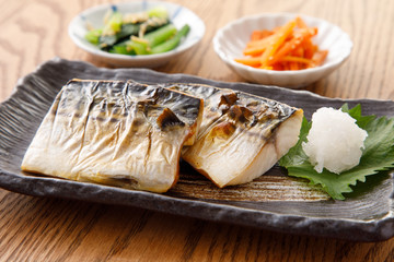鯖の塩焼き