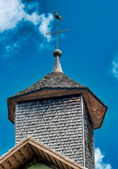 Clocher et croix de chapelle montagnarde au Grand-Bornand, France