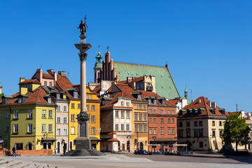 Panoramic view of Royal Castle Square - Plac Zamkowy - in Starowka Old Town with Sigismund III Waza Column and historic tenement houses in Warsaw, Poland © Art Media Factory