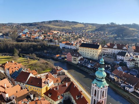 Vista panor&aacute;mica desde lo m&aacute;s alto de la torre del castillo de Cesky krumlov, Rep&uacute;blica Checa.