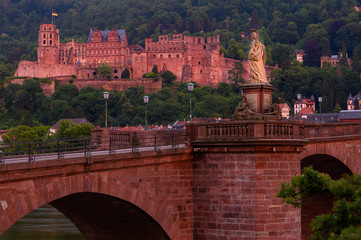 Fototapeta premium Alte Brücke mit Heidelberger Schloss