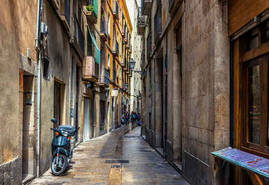 Fototapeta Old narrow street in Barcelona, Catalonia, Spain. Architecture and landmark of Barcelona. Cozy cityscape of Barcelona