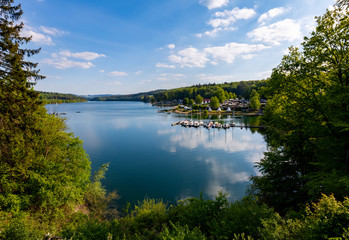 Sorpesee Talsperre Sauerland Sorpe See Sundern Panorama Deutschland Langscheid Amecke Wassersport Segeln Erholung Baden Ufer Wald Spiegelung Natur Idyll Wandern Radfahren Outdoor Spaziergang Aussicht 