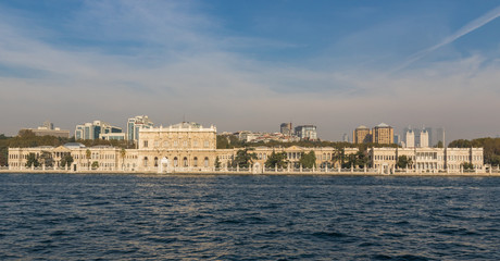 Obraz premium Istanbul, Turkey - built in 1843, and main administrative center of the Ottoman Empire, the Dolmabahçe Palace is a major tourist attraction. Here in particular its facade
