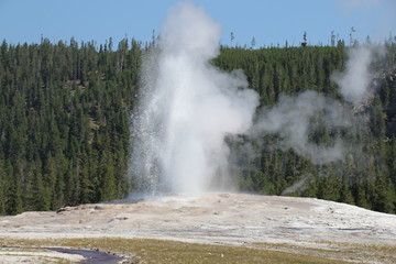 Geyser dans le parc de Yellowstone, Etats-Unis