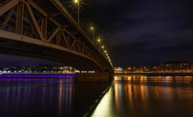 Fototapeta na wymiar budapest bridge at night