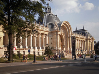Fototapeta premium Paris, France - August 28th 2013 : View of the Petit Palais, one of the most famous museum of Paris.