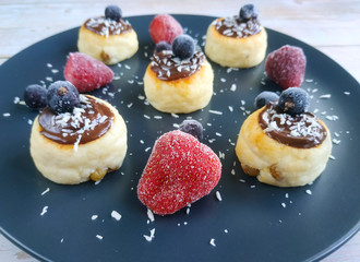 Cheesecakes with bitter chocolate and different berries