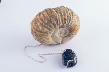 Joya, collar de plata y mineral hecho a mano 