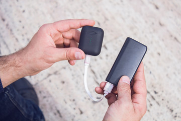 Connected bluetwood headphones to an external acumlator