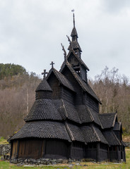 Kościół klepkowy, szczególnego rodzaju drewniany kościół norweski - obrazy, fototapety, plakaty