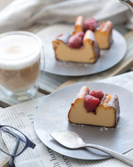 ＮＹチーズケーキと苺のコンフィチュール
