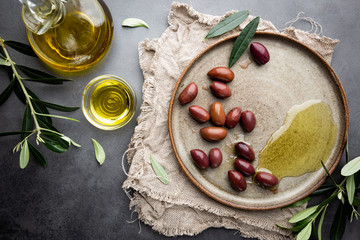 Black olives and olive oil