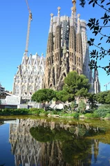 Fotobehang Gebouw van de Sagrada Familia van Barcelona, Spanje op een zonnige dag © Jordi