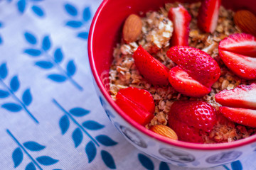 fresa, desayuno de avena con fresa