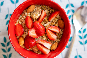 fresa, desayuno de avena con fresa
