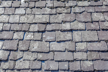 Toit de lauzes, pierres d’ardoise 