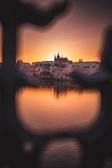 Fototapeta premium Sunset over Prague castle and Vltava river