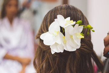 Obraz na płótnie Canvas flower arrangement for brides hair