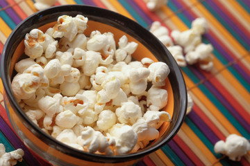 Close up of bowl of popcorn on table 