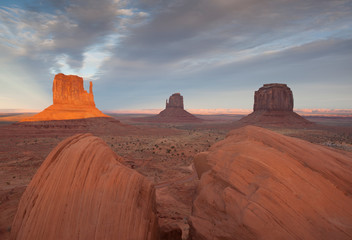 Fototapeta na wymiar Beautiful Sunset in Monument Valley Arizona, USA.