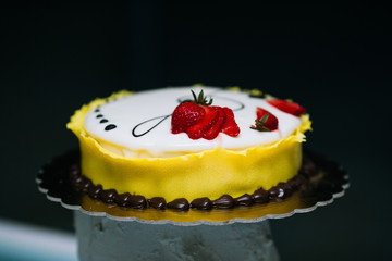 cheesecake with berries