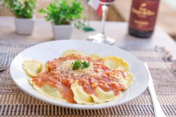 Ravioli de espinafre com ricota