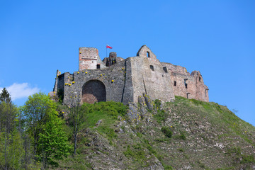 Fototapeta na wymiar 14th century Czorsztyn Castle, ruins of medieval fortress at Lake Czorsztyn, Niedzica, Poland