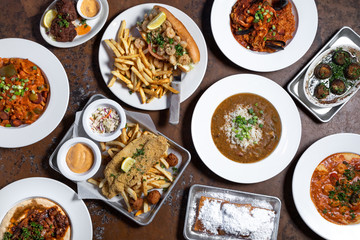 Flat lay of cajun creole dishes at a New Orleans restaurant - obrazy, fototapety, plakaty